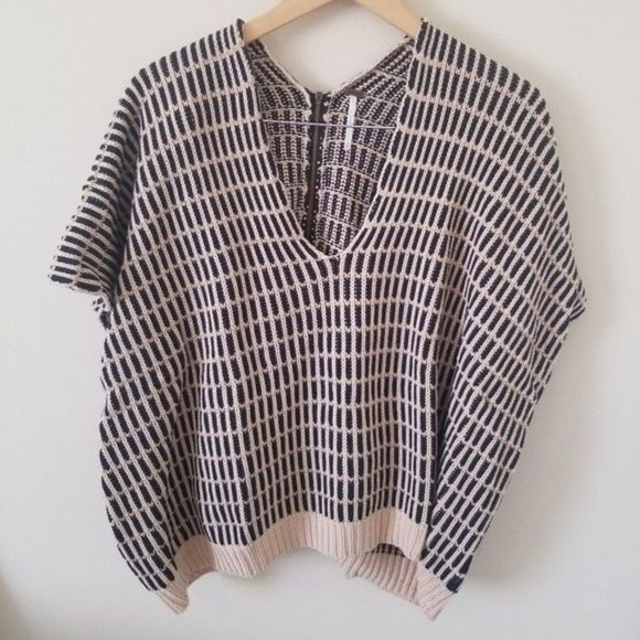 Free People Something Special Poncho - Picture 4 of 16